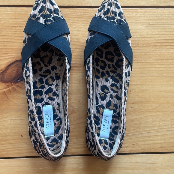 Steven by Steve Madden New York Leopard Print Knit Flats. - Picture 3 of 4
